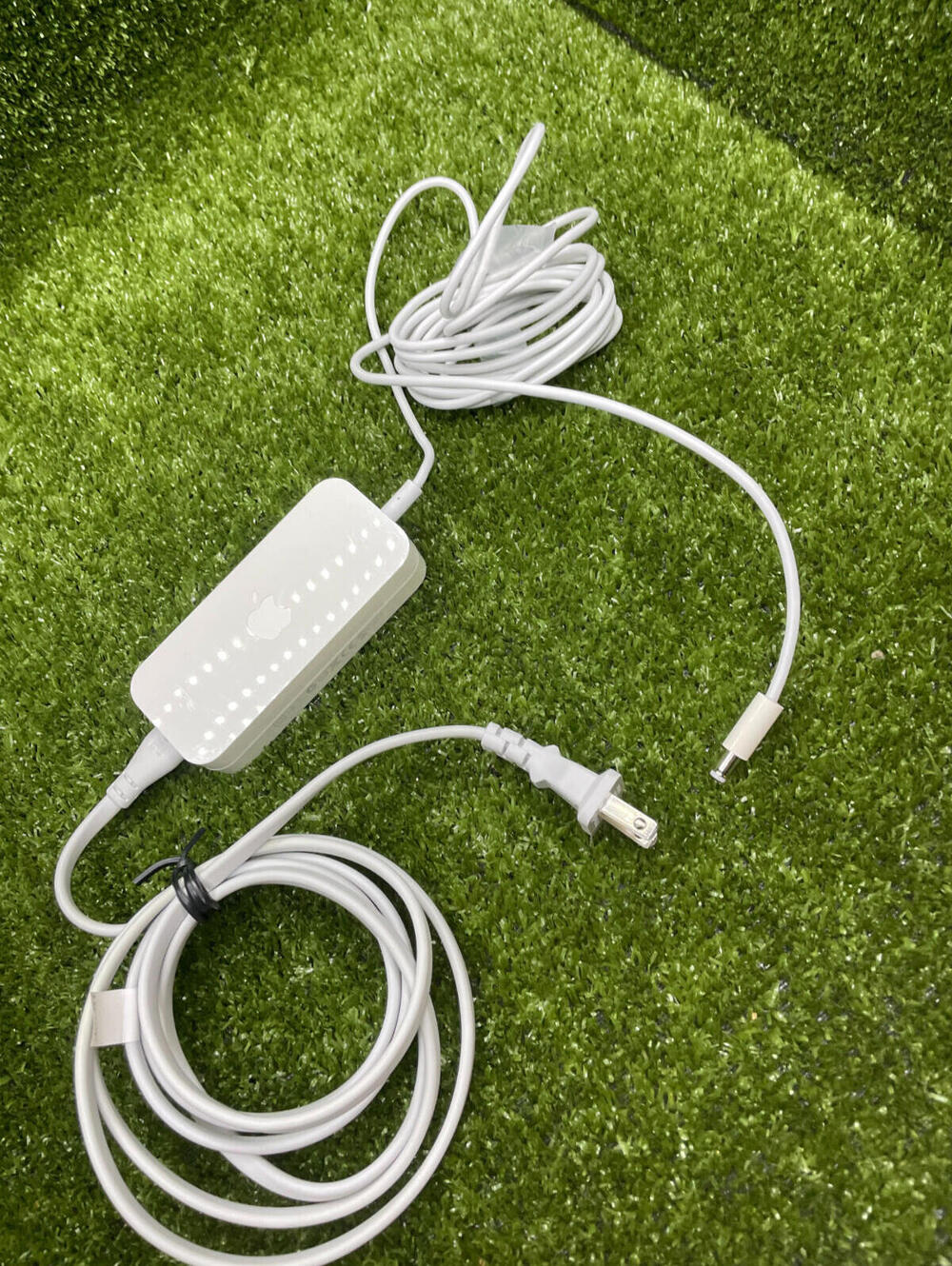 Genuine Apple A1202 Airport Extreme Base Station Power Adapter 12V 1.8A